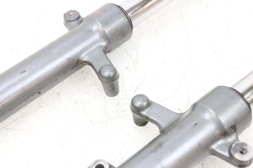 photo de OSŁONA WIDEŁEK ZAWIESZENIA PRZEDNIEGO YAMAHA XMAX X-MAX 125 (2006 - 2009) - Widok z bliska