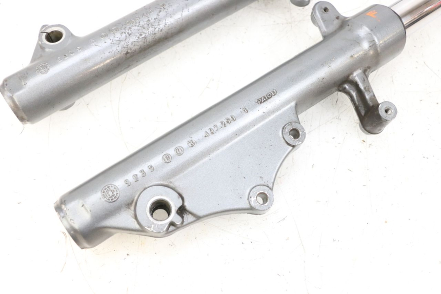 photo de OSŁONA WIDEŁEK ZAWIESZENIA PRZEDNIEGO YAMAHA XMAX X-MAX 125 (2006 - 2009) - Stan powierzchni