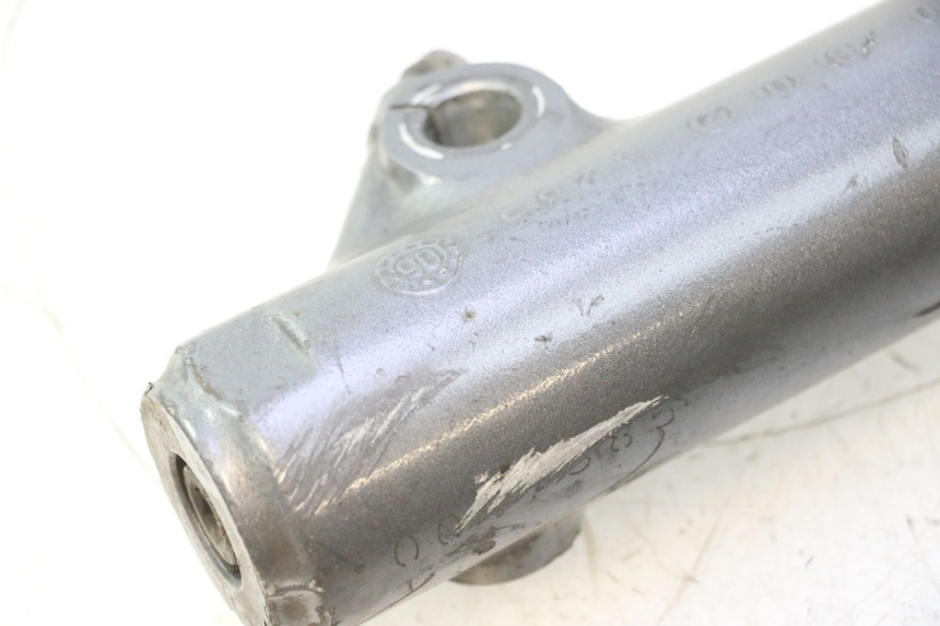 photo de OSŁONA WIDEŁEK ZAWIESZENIA PRZEDNIEGO YAMAHA XMAX X-MAX 125 (2006 - 2009) - Struktura - zbliżenie