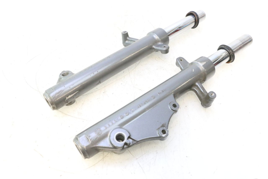 photo de OSŁONA WIDEŁEK ZAWIESZENIA PRZEDNIEGO YAMAHA XMAX X-MAX 125 (2006 - 2009) - Alternatywny kąt