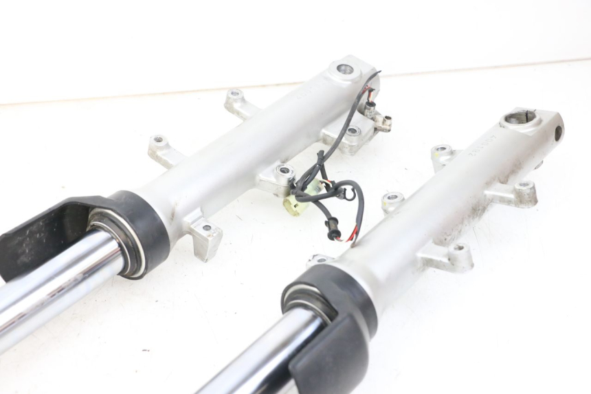 photo de OSŁONA WIDEŁEK AMORTYZATORA KYMCO XCITING 250 (2006 - 2009) - Część sprawdzona