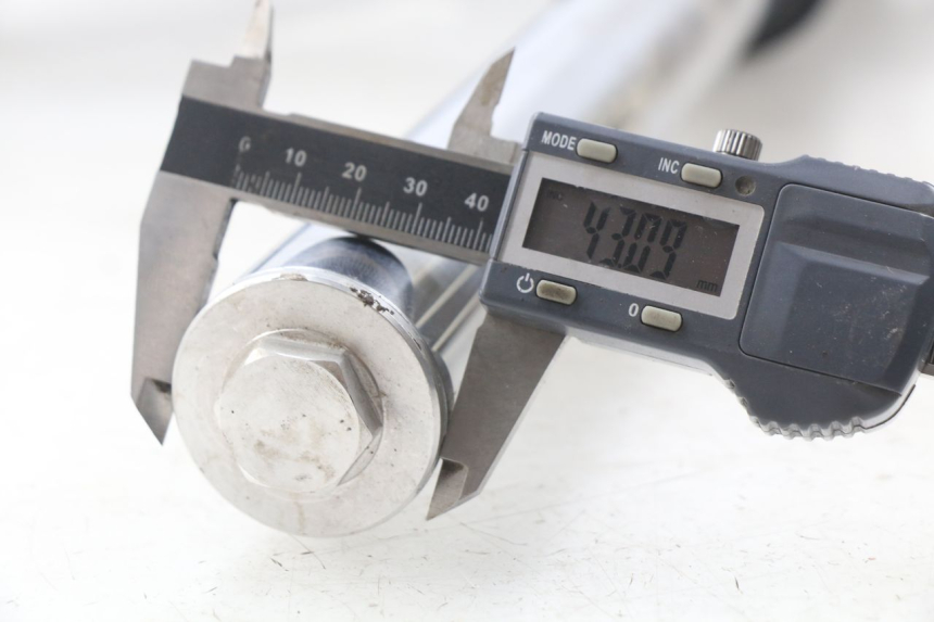 photo de OSŁONA WIDEŁEK ZAWIESZENIA PRZEDNIEGO YAMAHA XP T-MAX TMAX 500 (2008 - 2012) - Inny kąt widzenia