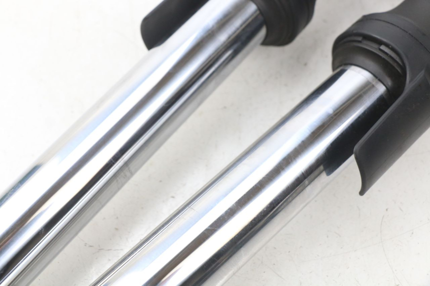 photo de OSŁONA WIDEŁEK ZAWIESZENIA PRZEDNIEGO YAMAHA XP T-MAX TMAX 500 (2008 - 2012) - Punkty mocowania