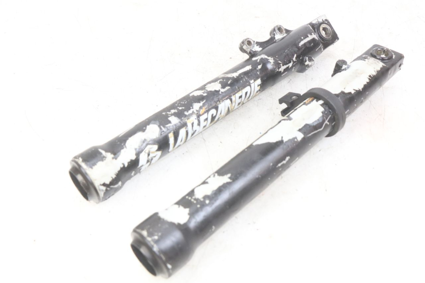 photo de OSŁONA WIDEŁEK ZAWIESZENIA PRZEDNIEGO PEUGEOT XP6 50 (2006 - 2011) - Widok główny