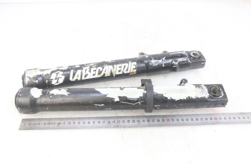 photo de OSŁONA WIDEŁEK ZAWIESZENIA PRZEDNIEGO PEUGEOT XP6 50 (2006 - 2011) - Inny kąt widzenia