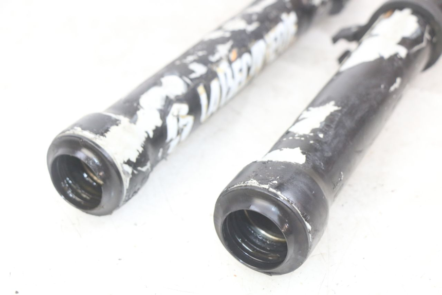 photo de OSŁONA WIDEŁEK ZAWIESZENIA PRZEDNIEGO PEUGEOT XP6 50 (2006 - 2011) - Zbliżenie techniczne