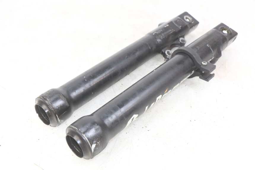 photo de OSŁONA WIDEŁEK ZAWIESZENIA PRZEDNIEGO PEUGEOT XP6 50 (2006 - 2011) - Stan powierzchni