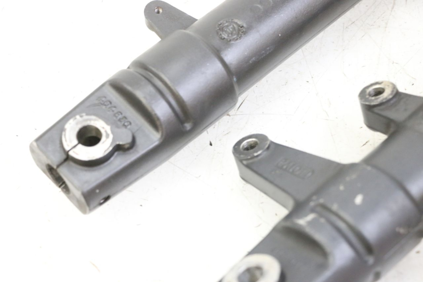 photo de OSŁONA WIDEŁEK ZAWIESZENIA PRZEDNIEGO YAMAHA TZR 50 (2008 - 2016) - Inny kąt widzenia