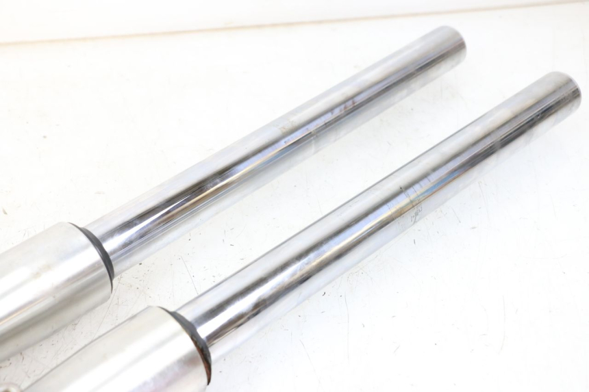 photo de OSŁONA WIDEŁEK ZAWIESZENIA PRZEDNIEGO YAMAHA XVS DRAG STAR DRAGSTAR 650 (1997 - 2007) - Zbliżenie techniczne