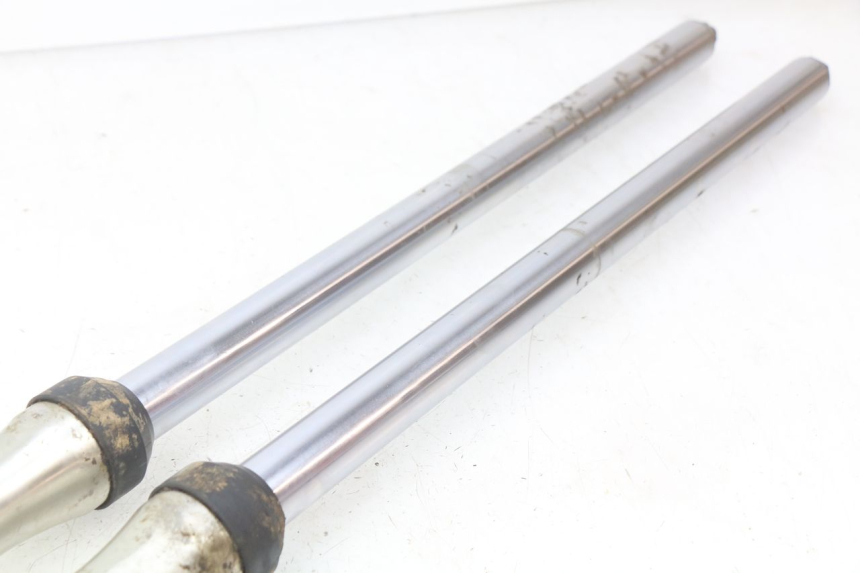 photo de OSŁONA WIDEŁEK ZAWIESZENIA PRZEDNIEGO YAMAHA YZ 80 (1982 - 1983) - Zbliżenie komponentów