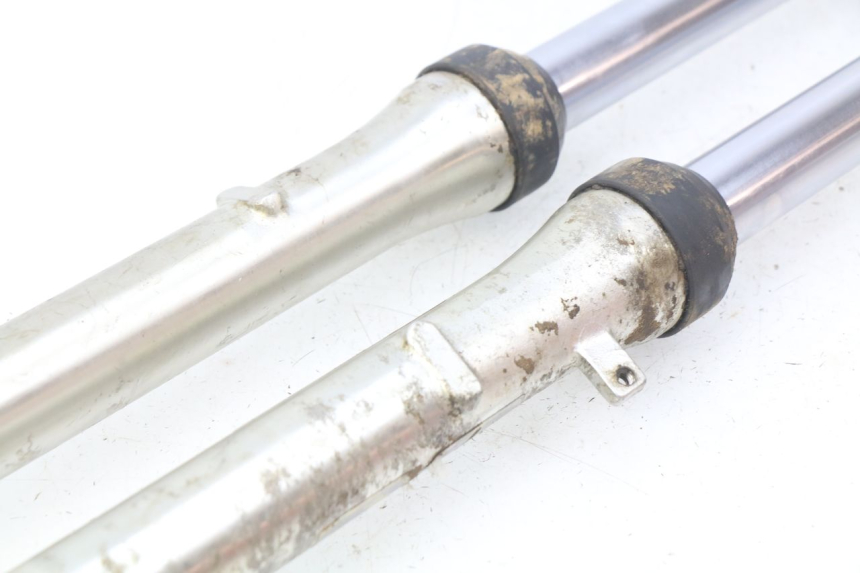 photo de OSŁONA WIDEŁEK ZAWIESZENIA PRZEDNIEGO YAMAHA YZ 80 (1982 - 1983) - Widok z bliska