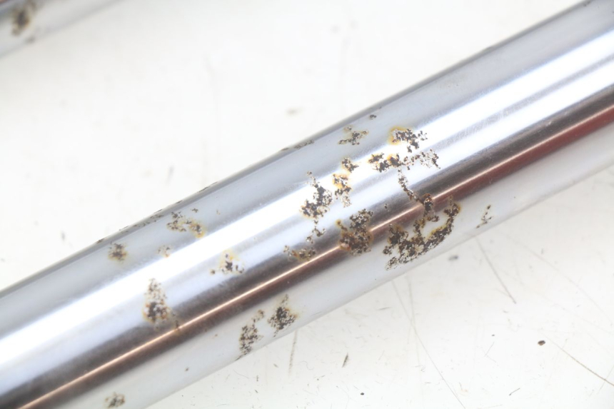 photo de OSŁONA WIDEŁEK ZAWIESZENIA PRZEDNIEGO YAMAHA YZ 80 (1982 - 1983) - Stan powierzchni