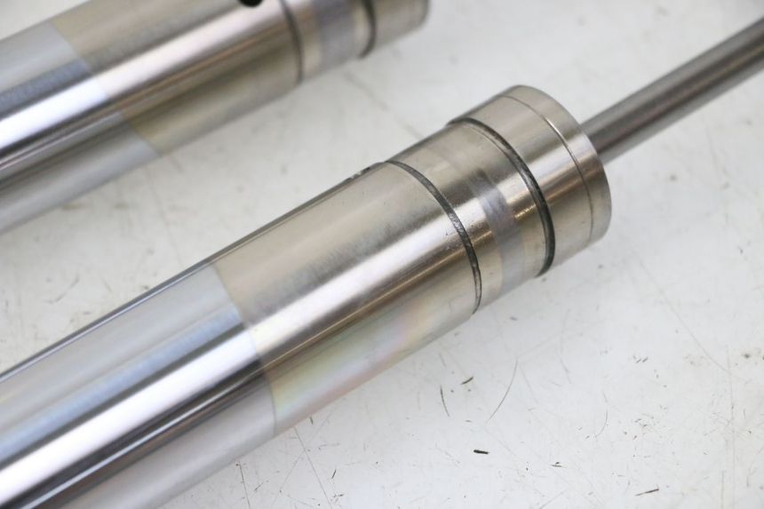 photo de OSŁONA WIDEŁEK ZAWIESZENIA PRZEDNIEGO YAMAHA YZ 85 (2002 - 2018) - Zbliżenie komponentów