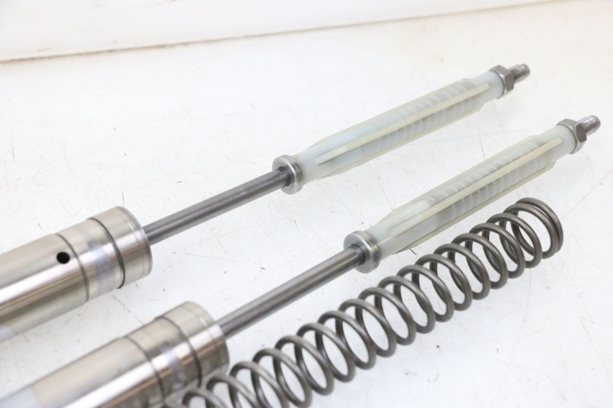 photo de OSŁONA WIDEŁEK ZAWIESZENIA PRZEDNIEGO YAMAHA YZ 85 (2002 - 2018) - Widok z bliska