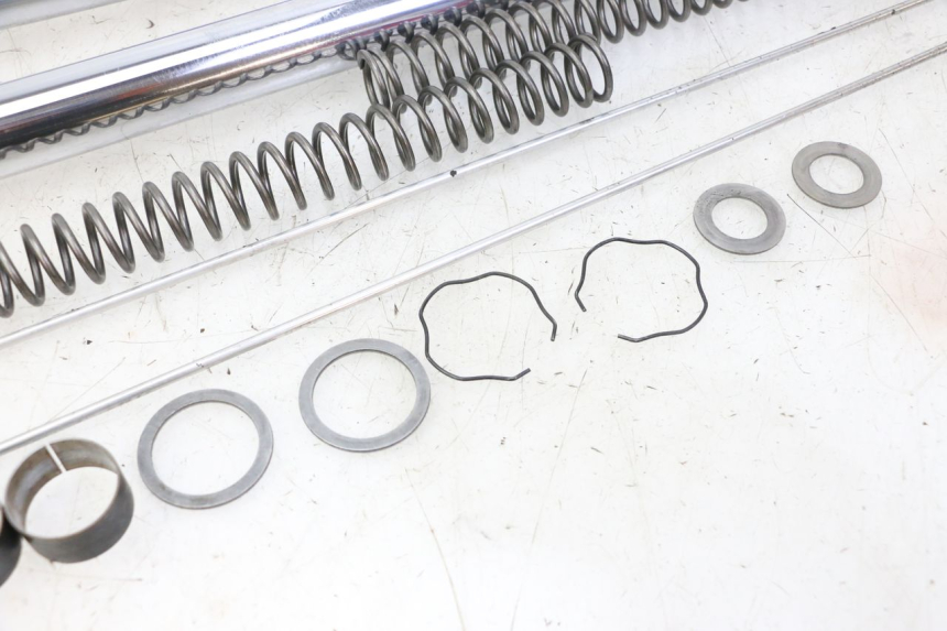 photo de OSŁONA WIDEŁEK ZAWIESZENIA PRZEDNIEGO YAMAHA YZ 85 (2002 - 2018) - Struktura - zbliżenie