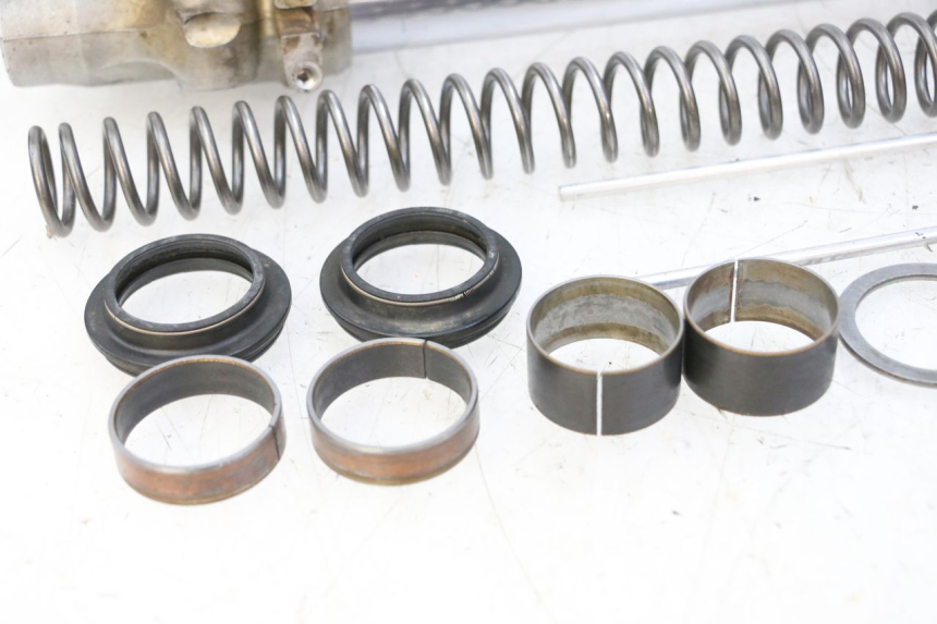 photo de OSŁONA WIDEŁEK ZAWIESZENIA PRZEDNIEGO YAMAHA YZ 85 (2002 - 2018) - Alternatywny kąt