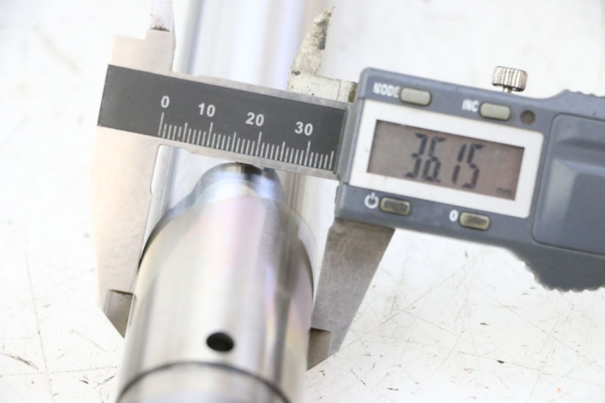 photo de OSŁONA WIDEŁEK ZAWIESZENIA PRZEDNIEGO YAMAHA YZ 85 (2002 - 2018) - Zoom stanu zużycia