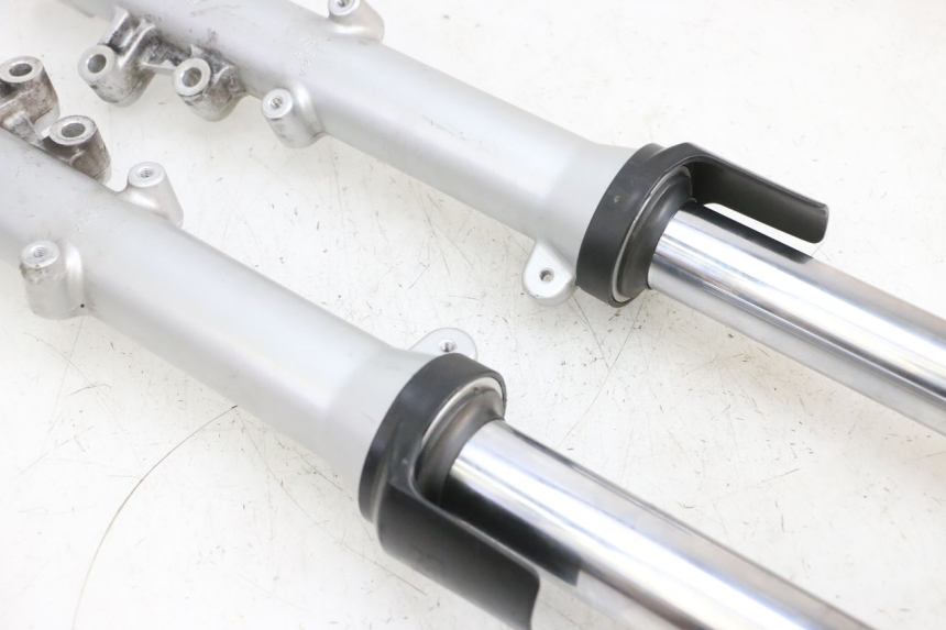 photo de OSŁONA WIDEŁEK ZAWIESZENIA PRZEDNIEGO KAWASAKI ZR 7 750 (1999 - 2004) - Zbliżenie techniczne