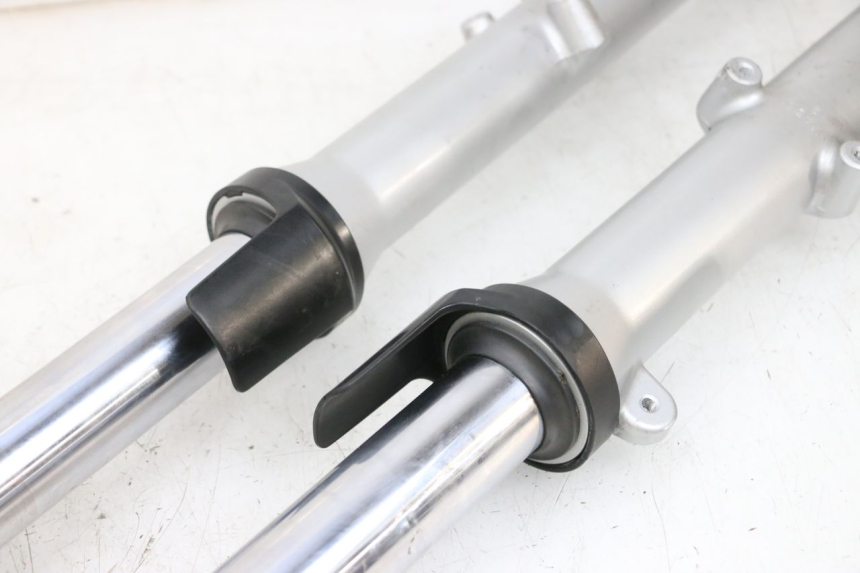 photo de OSŁONA WIDEŁEK ZAWIESZENIA PRZEDNIEGO KAWASAKI ZR 7 750 (1999 - 2004) - Oznaczenia i referencje