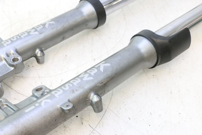 photo de TULEJA WIDEŁEK KAWASAKI ZZR 600 (1995 - 2004) - Zbliżenie techniczne