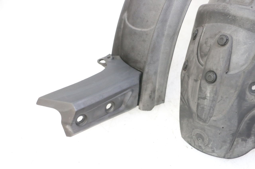 photo de TYLNY BŁOTNIK QUADRO 4 4D 350 (2015 - 2018) - Szczegóły charakterystyczne