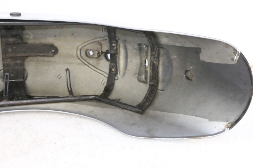 photo de TYLNY BŁOTNIK HYOSUNG GV AQUILA 125 (2000 - 2009) - Szczegół części