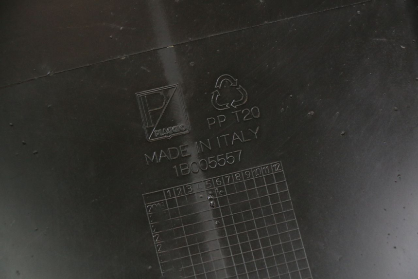 photo de TYLNY BŁOTNIK PIAGGIO MP3 HPE 350 (2018 - 2020) - Stan powierzchni