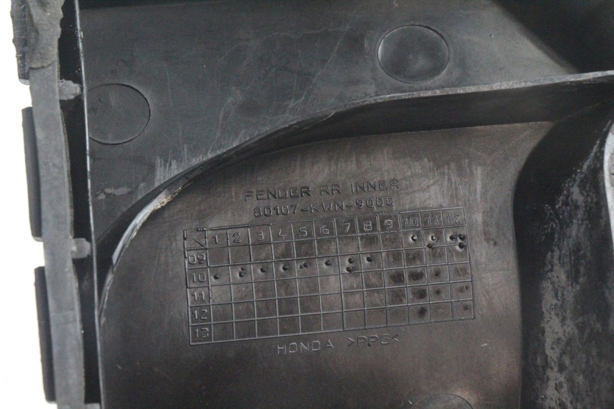 photo de TYLNY BŁOTNIK HONDA PCX (JF28) 125 (2009 - 2011) - Zbliżenie techniczne