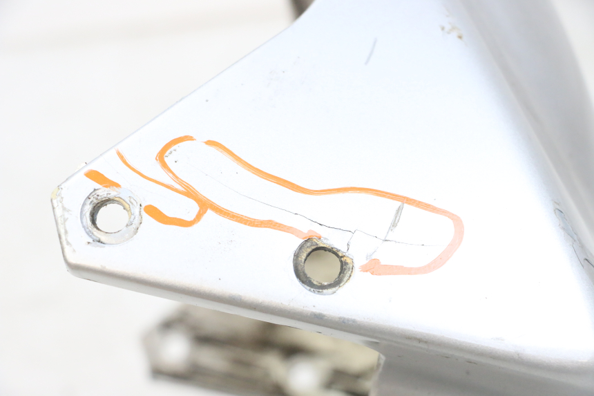 photo de BŁOTNIK PRZEDNI PEUGEOT ELYSEO 125 (1999 - 2004) - Szczegóły charakterystyczne