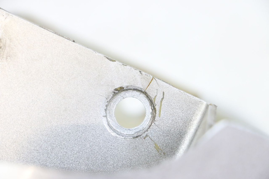 photo de BŁOTNIK PRZEDNI HYOSUNG GF 125 (2001 - 2005) - Punkty mocowania