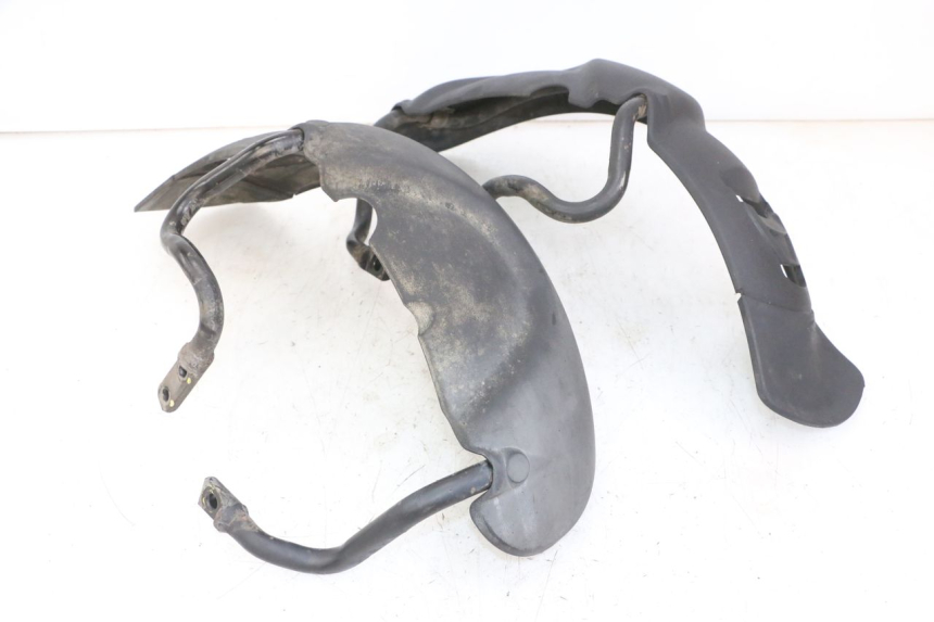 photo de BŁOTNIK PRZEDNI PIAGGIO MP3 LT 300 (2010 - 2016) - Punkty mocowania