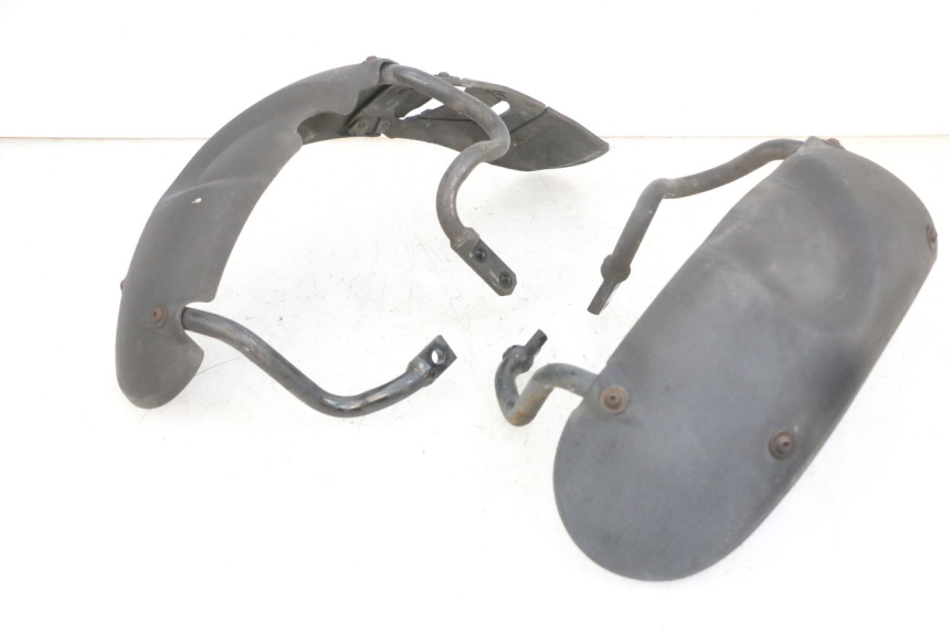 photo de BŁOTNIK PRZEDNI PIAGGIO MP3 125 (2006 - 2014) - Punkty mocowania