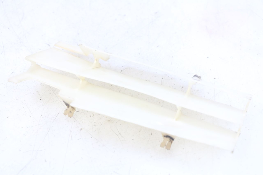 photo de KRATKA CHŁODNICY HONDA CR 80 (2001 - 2003) - Zoom stanu zużycia