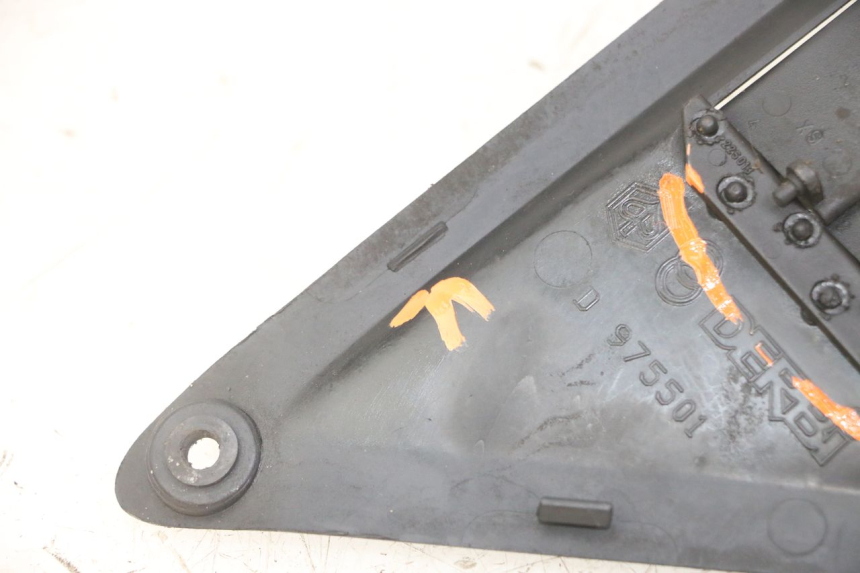 photo de KRATKA CHŁODNICY PRAWA GILERA NEXUS 125 (2009 - 2013) - Inny kąt widzenia