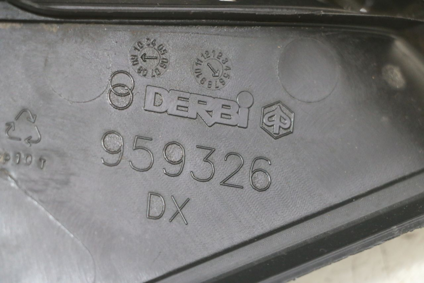 photo de KRATKA PRAWA CHŁODNICY PIAGGIO NRG POWER PUREJET 50 (2018 - 2021) - Zoom stanu zużycia