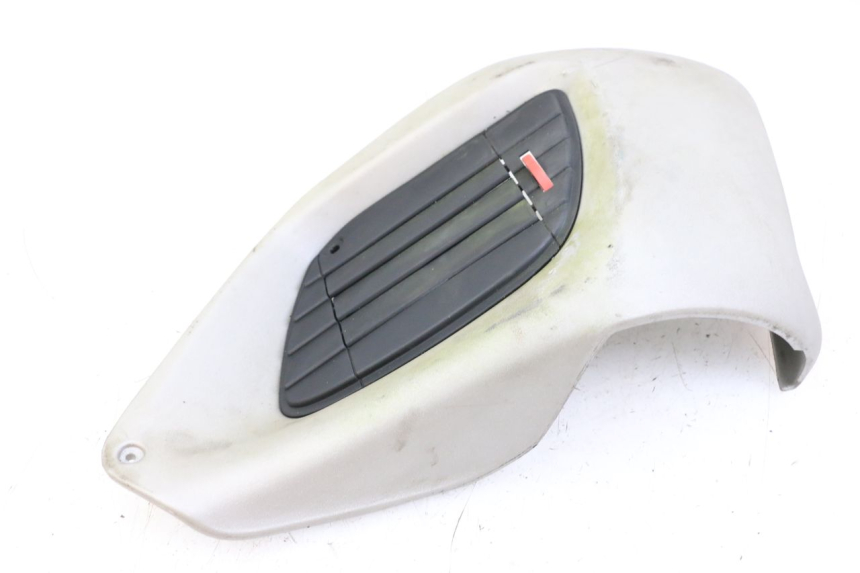 photo de KRATKA PRAWA CHŁODNICY GILERA RUNNER LC 50 (1997 - 1998) - Zbliżenie techniczne