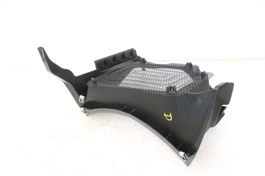 photo de PRAWA KRATKA CHŁODNICY CAN-AM SPYDER RS 1000 (2008 - 2012) - Zbliżenie techniczne