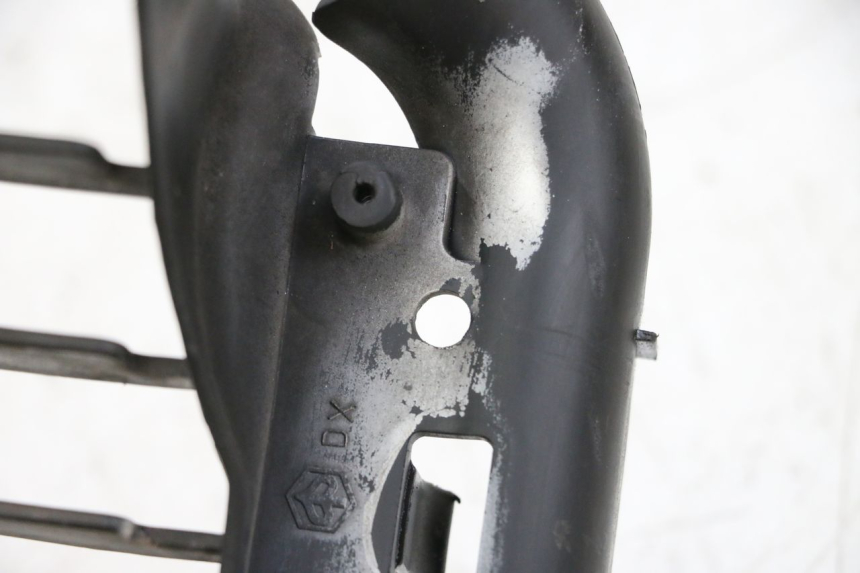 photo de KRATKA CHŁODNICY PRAWA PIAGGIO VESPA GTS SUPER IE 125 (2009 - 2016) - Zoom stanu zużycia