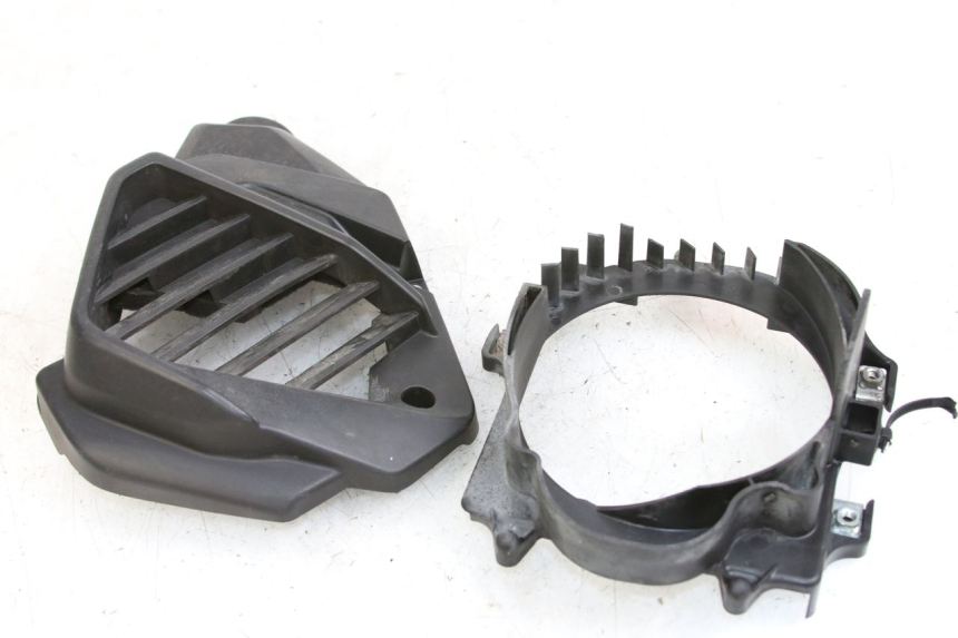 photo de KRATKA CHŁODNICY HONDA FORZA 125 (2015 - 2016) - Zbliżenie techniczne