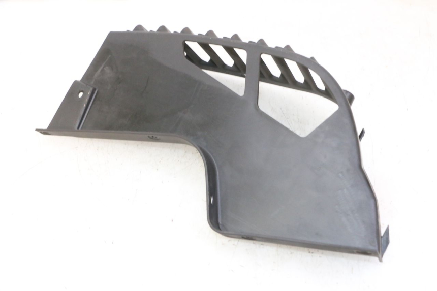 photo de KRATKA LEWEGO CHŁODNICY QUADRO 4 4D 350 (2015 - 2018) - Widok ogólny