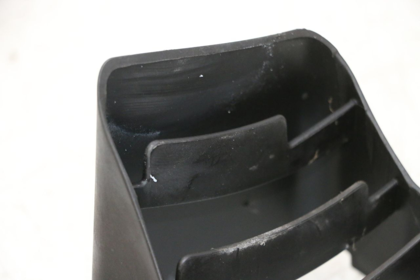 photo de KRATKA LEWEGO CHŁODNICY PIAGGIO VESPA GTS SUPER IE 125 (2009 - 2016) - Szczegół części