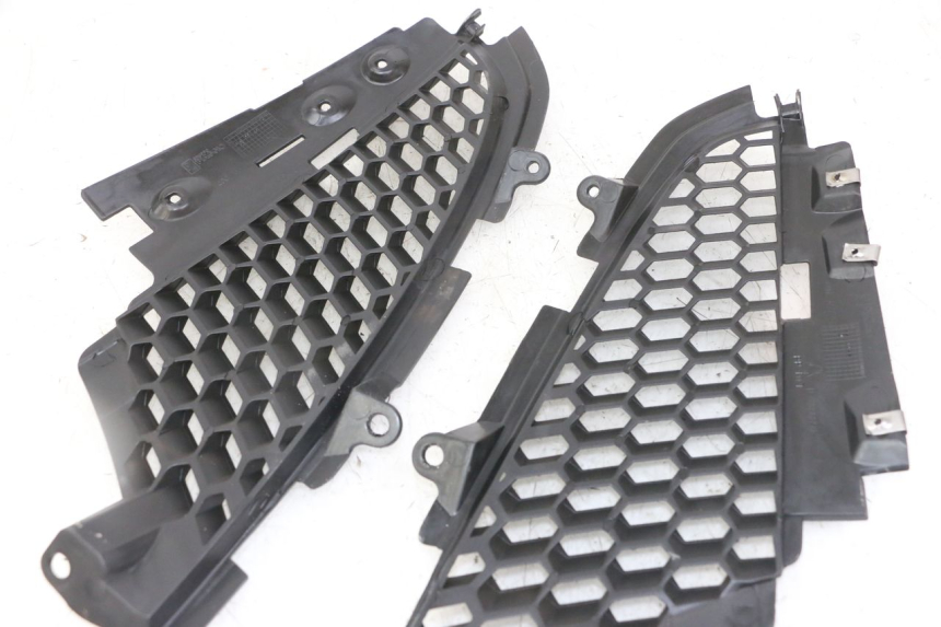 photo de KRATKA CHŁODNICY PIAGGIO IE MP3 YOURBAN 300 (2011 - 2016) - Szczegół części