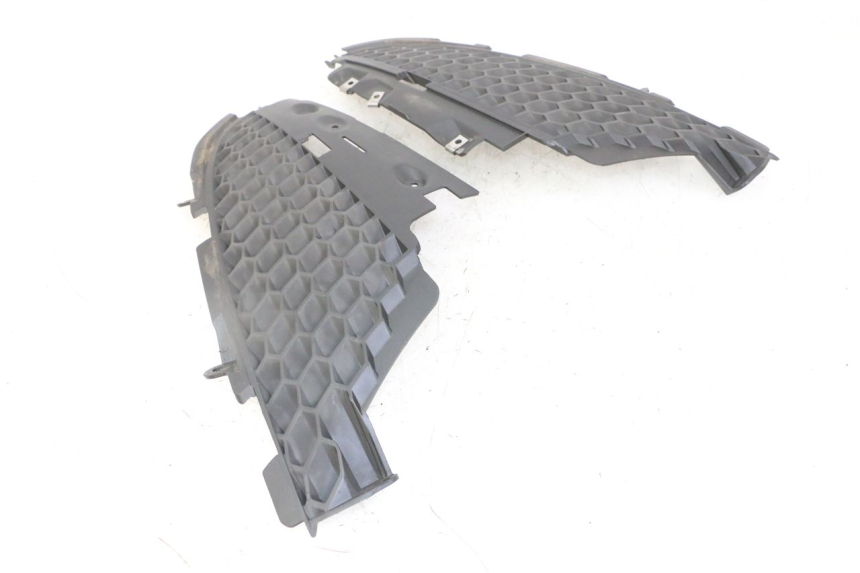 photo de KRATKA CHŁODNICY PIAGGIO IE MP3 YOURBAN 300 (2011 - 2016) - Zbliżenie techniczne