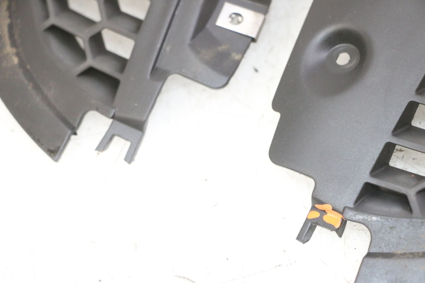 photo de KRATKA CHŁODNICY PIAGGIO IE MP3 YOURBAN 300 (2011 - 2016) - Punkty mocowania