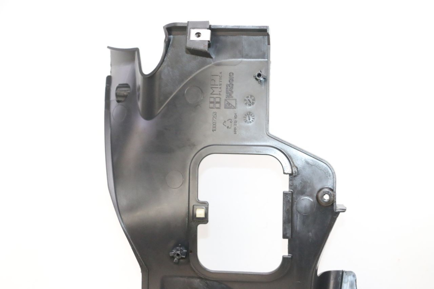 photo de KRATKA CHŁODNICY PIAGGIO MP3 HPE 300 (2019 - 2026) - Inny kąt widzenia