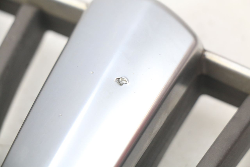 photo de KRATKA CHŁODNICY PIAGGIO MP3 LT 400 (2007 - 2012) - Zoom stanu zużycia