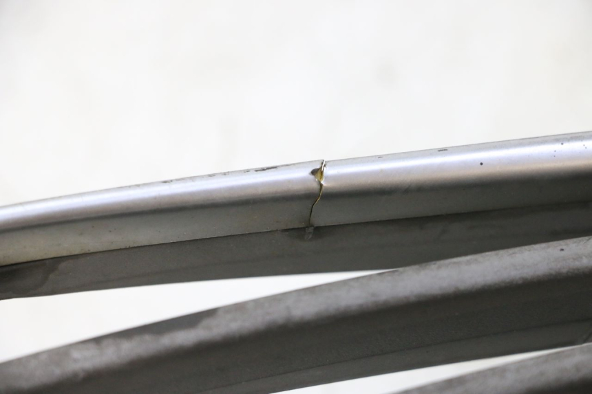 photo de KRATKA CHŁODNICY PIAGGIO MP3 LT 300 (2010 - 2016) - Punkty mocowania