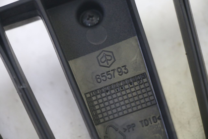 photo de KRATKA CHŁODNICY PIAGGIO MP3 RL 250 (2006 - 2010) - Widok ogólny