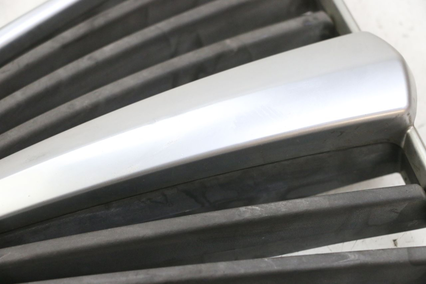 photo de KRATKA CHŁODNICY PIAGGIO MP3 LT 400 (2007 - 2012) - Punkty mocowania