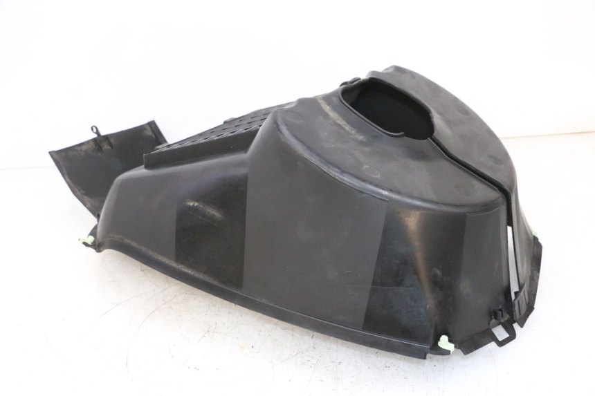 photo de KRATKA CHŁODNICY PEUGEOT SATELIS 125 (2013 - 2018) - Zbliżenie techniczne